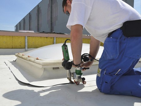 Сварочный полуавтомат TRIAC DRIVE - применение при сварке кровли